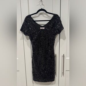 NEW Maner Women’s Size Medium Black Sequin V-Neck Dress